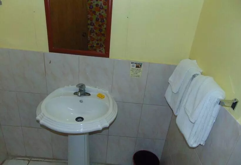 هتل Tropical Manor Inn