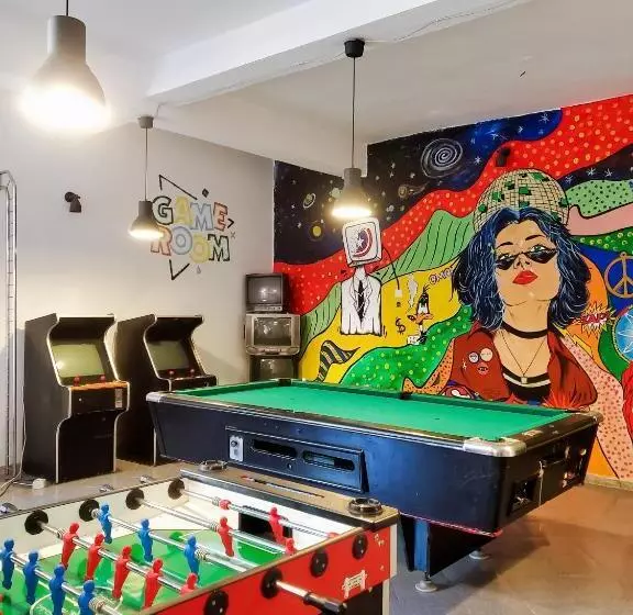 Traveler Hostel