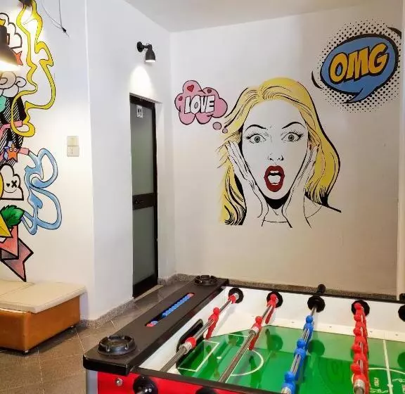 Traveler Hostel