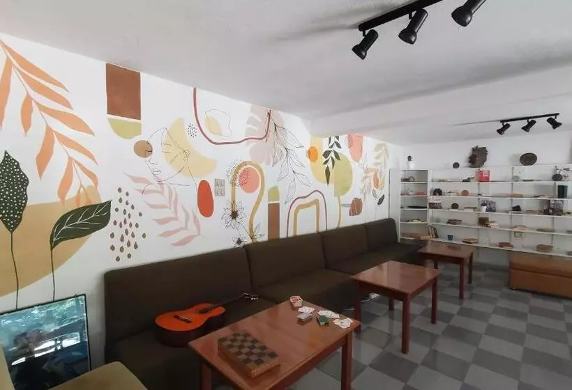 Traveler Hostel