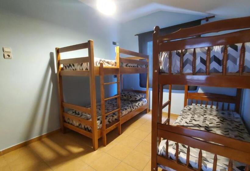 Traveler Hostel