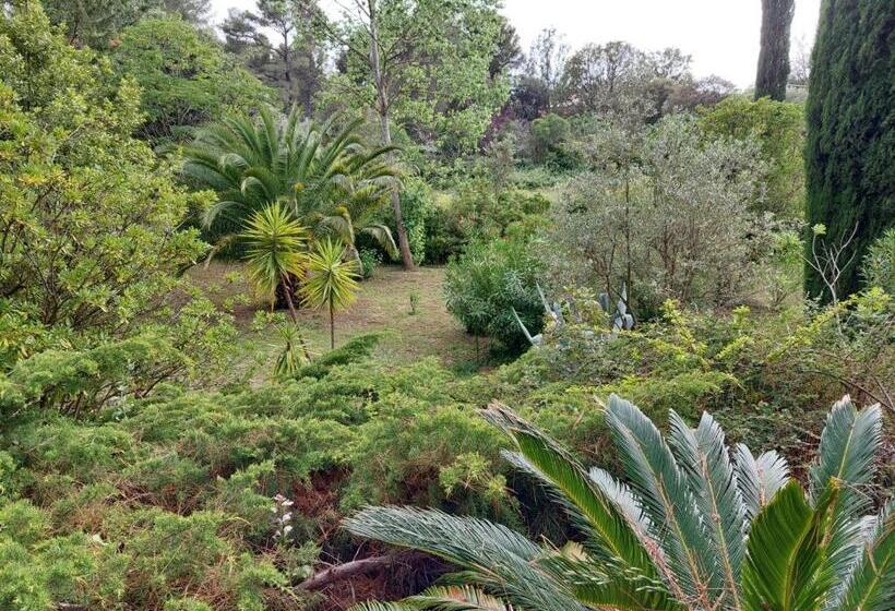 مبيت وإفطار Les Esquirous