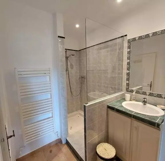 Aamiaismajoitus (B&B) Les Esquirous