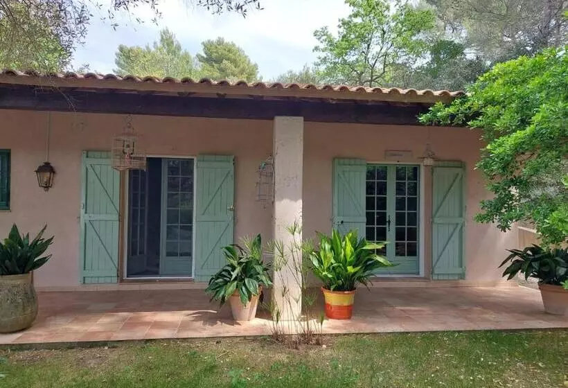 Aamiaismajoitus (B&B) Les Esquirous