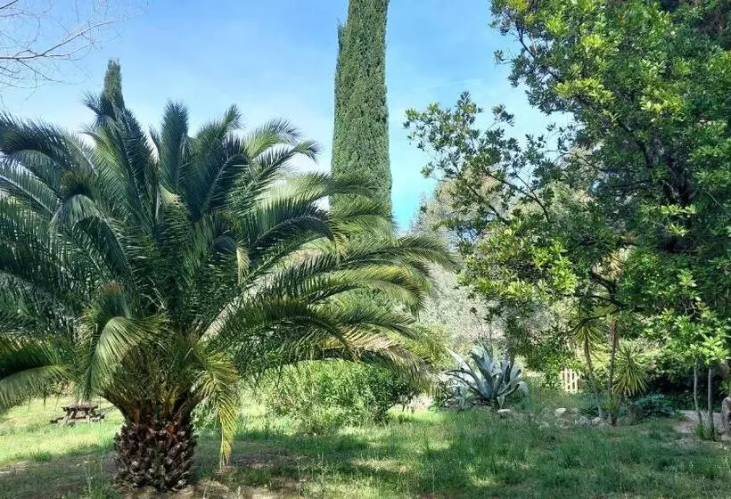 Aamiaismajoitus (B&B) Les Esquirous