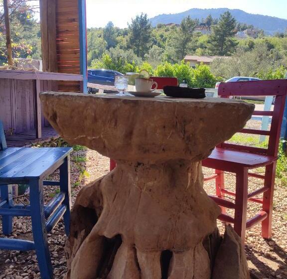 تختخواب و صبحانه Yolda Bungalow Cafe