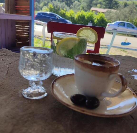 تختخواب و صبحانه Yolda Bungalow Cafe