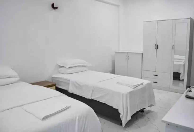 پانسیون Equator Retreat