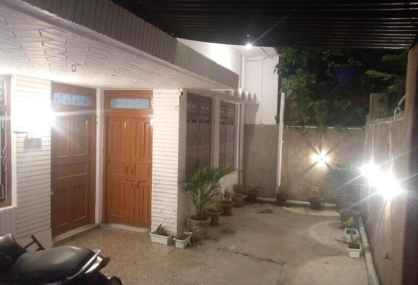 Travel Hostel In Heart Of Kanpur