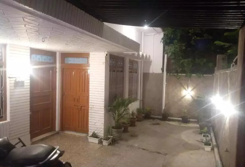 Travel Hostel In Heart Of Kanpur