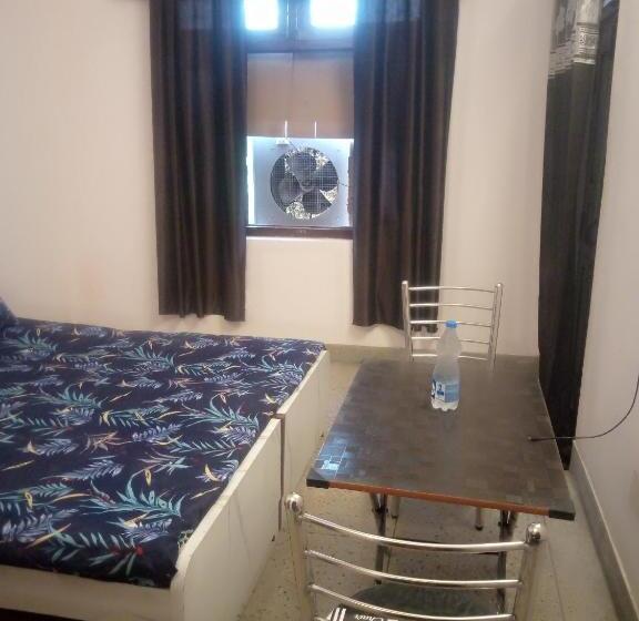 Travel Hostel In Heart Of Kanpur