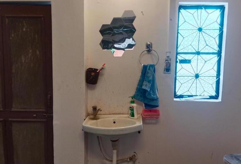 Travel Hostel In Heart Of Kanpur