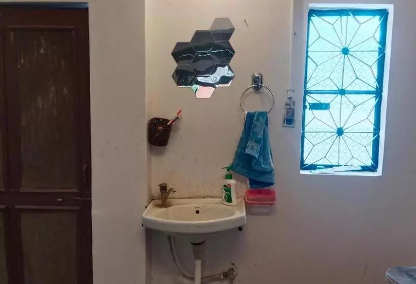 Travel Hostel In Heart Of Kanpur