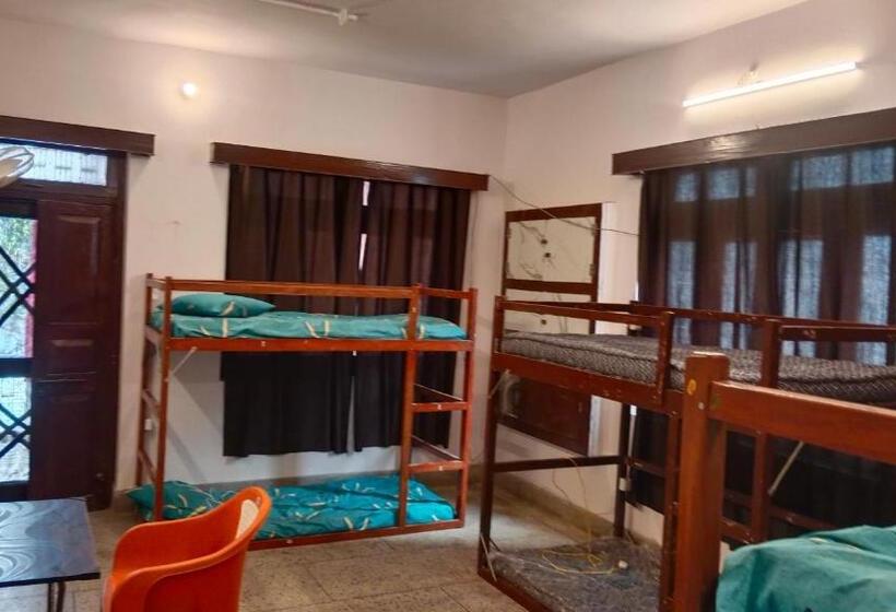 Travel Hostel In Heart Of Kanpur