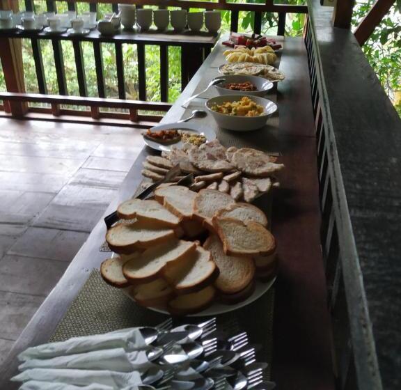 فندق صغير Rainforest View Hostal And Rainforest Tours