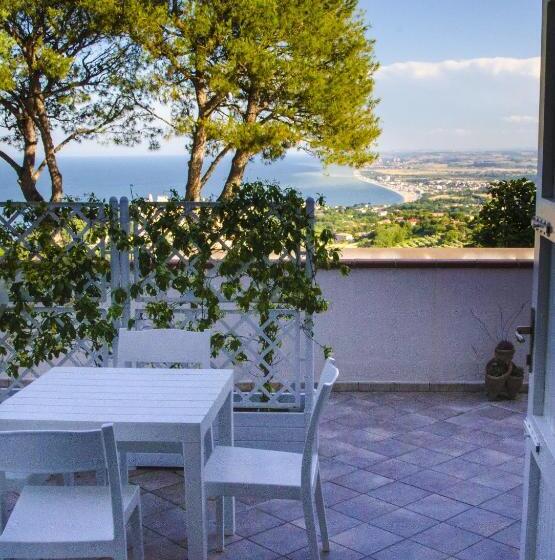 تختخواب و صبحانه La Ginestra In Fiore Camere