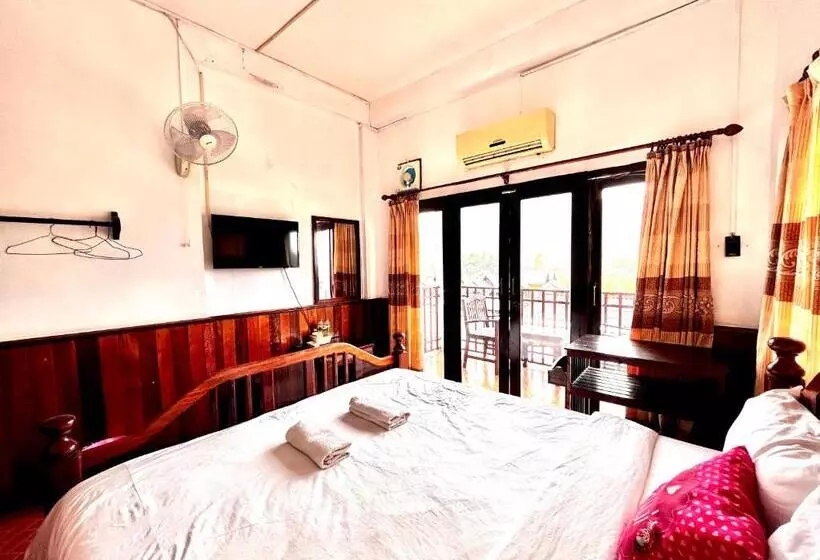 Hotelli Domon Riverside