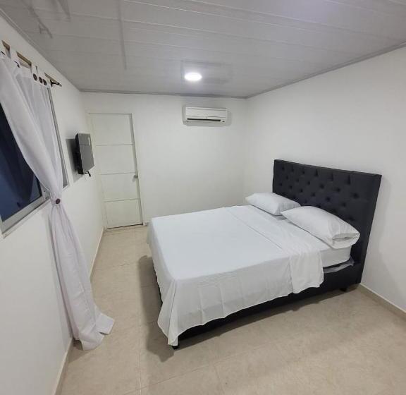 هتل Maria Eugenia