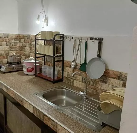 پانسیون Elisha S Guest House