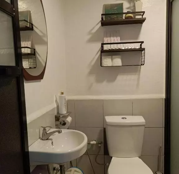 پانسیون Elisha S Guest House