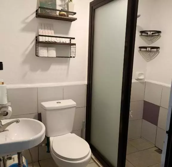 پانسیون Elisha S Guest House