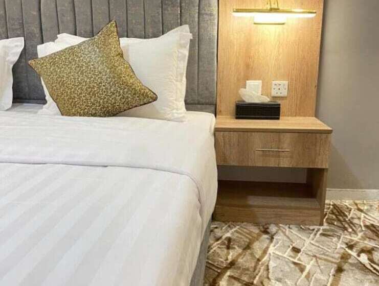 هتل Desert Paradise