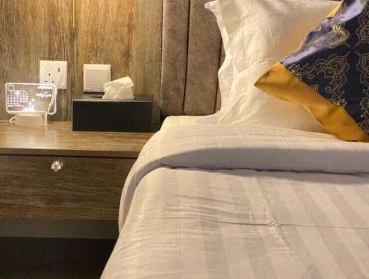 هتل Desert Paradise