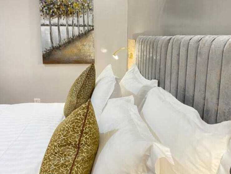 هتل Desert Paradise