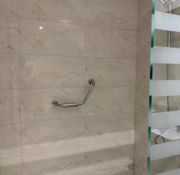 فندق العزم