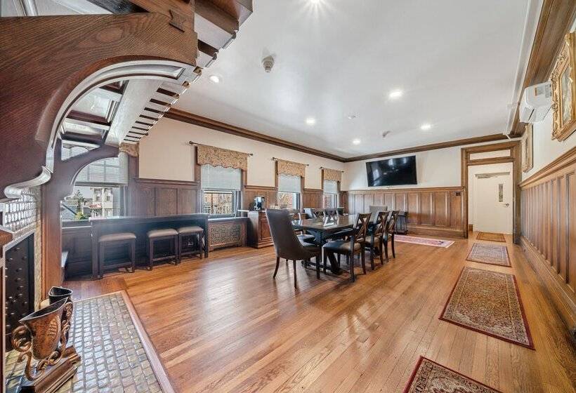 Отель The Grandeur Estate