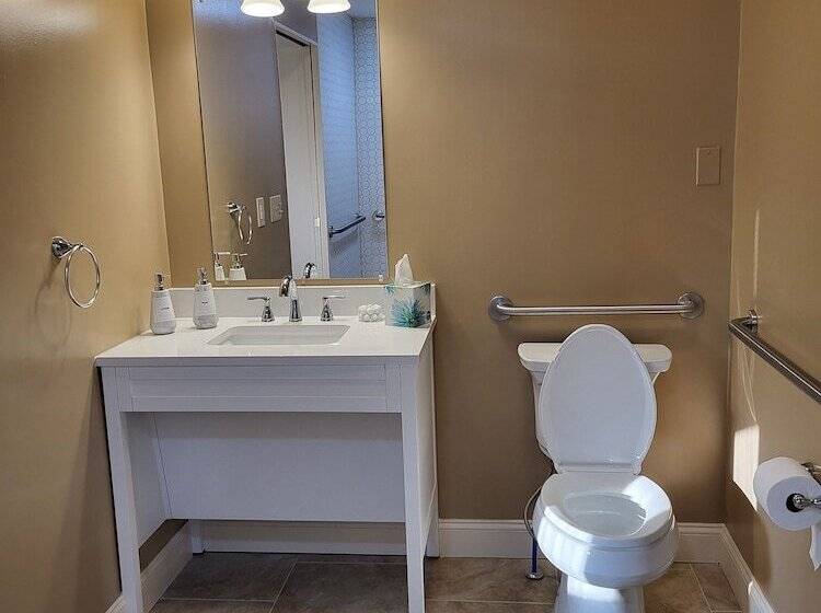 Отель The Grandeur Estate