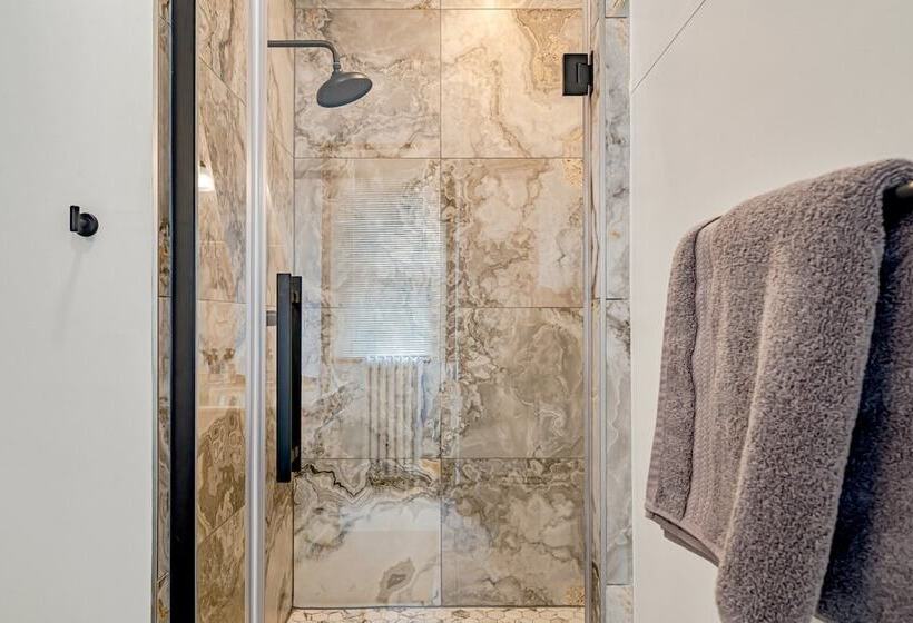 Отель The Grandeur Estate