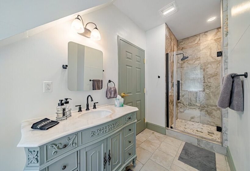 Отель The Grandeur Estate