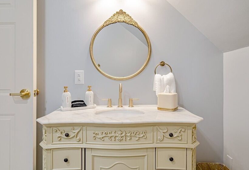 Отель The Grandeur Estate