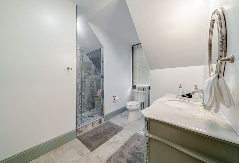 Отель The Grandeur Estate