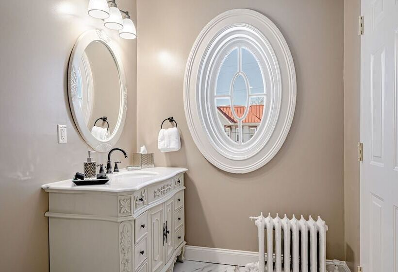 Отель The Grandeur Estate