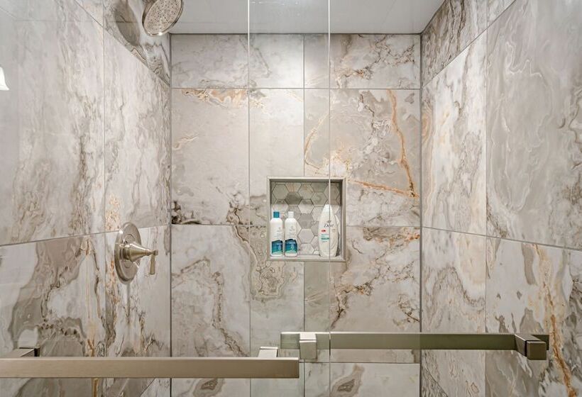 Отель The Grandeur Estate