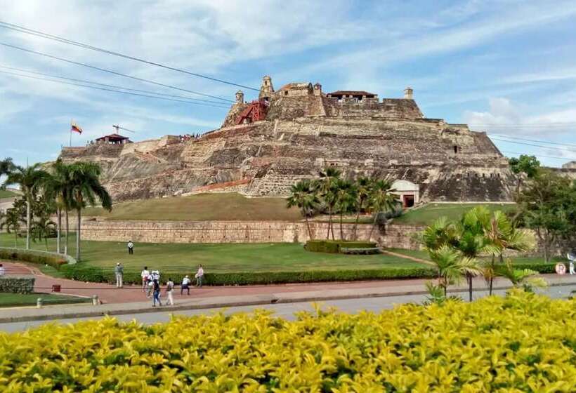 פנסיון Room In Lodge   Tr A1c Hostel Room Near Castillo San Felipe With Pool And Wifi