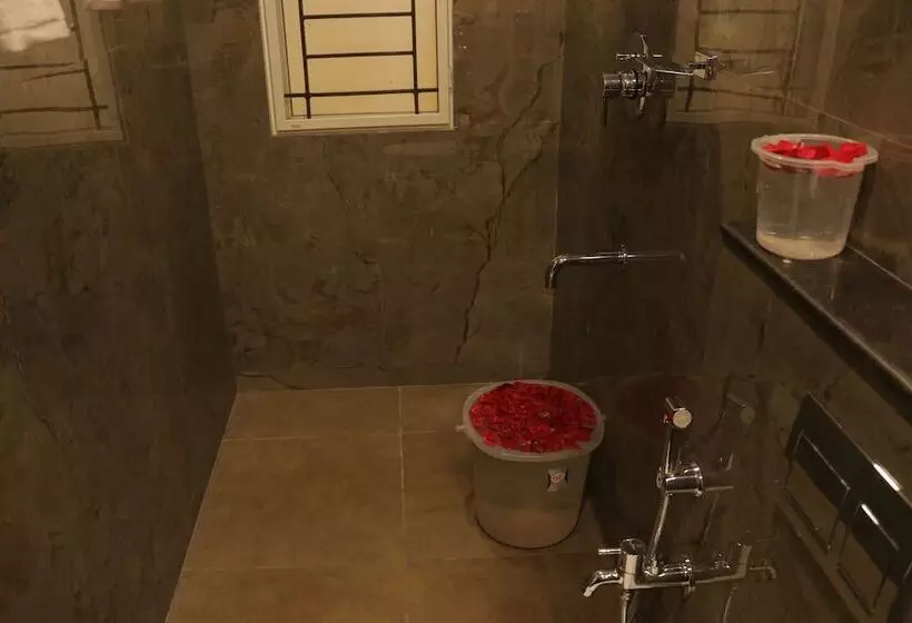 Hotelli Emeraald House