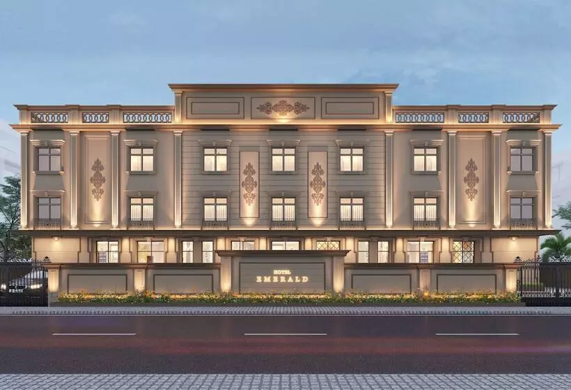 Hotelli Emeraald House