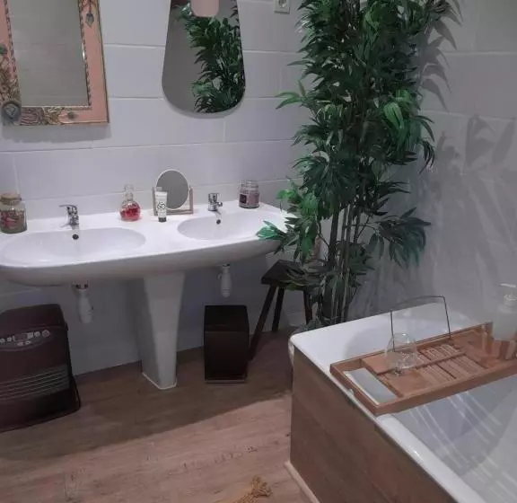 ベッドアンドブレックファースト Chambre Comtoise