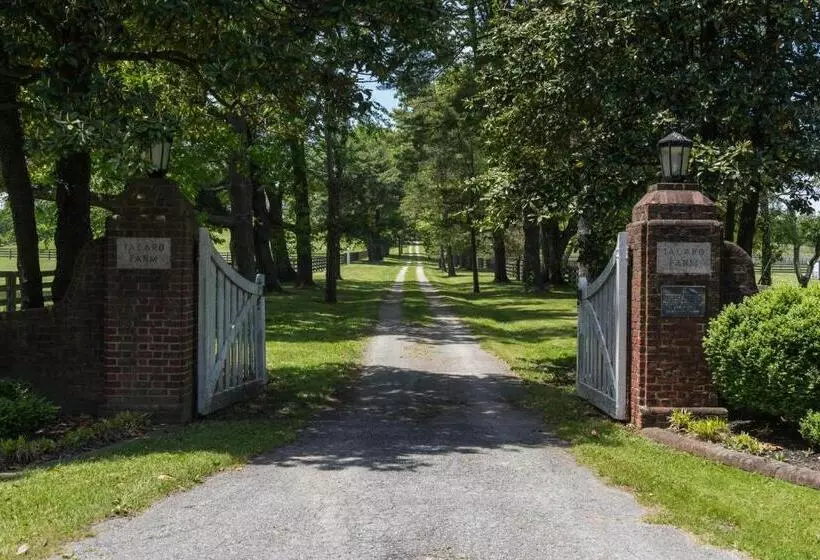 Aamiaismajoitus (B&B) The Inn At Tacaro Estate