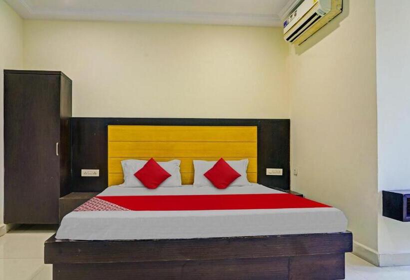 Отель Oyo Flagship 81091  Samrat