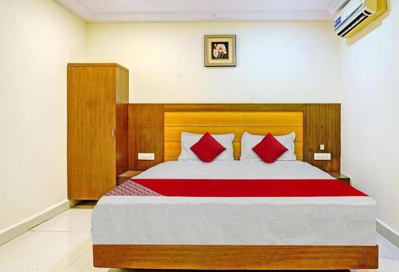Отель Oyo Flagship 81091  Samrat