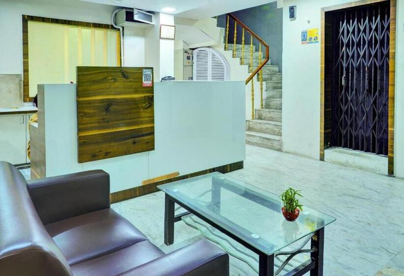 Отель Oyo Flagship 81091  Samrat