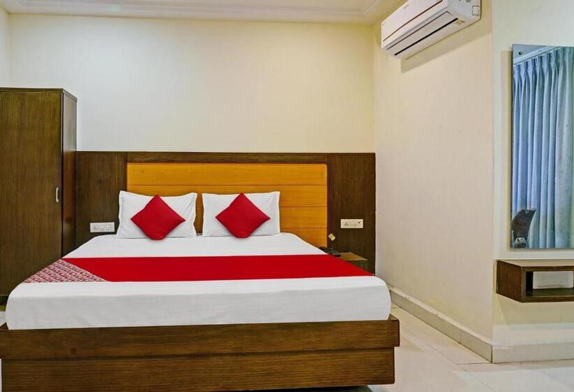 Отель Oyo Flagship 81091  Samrat