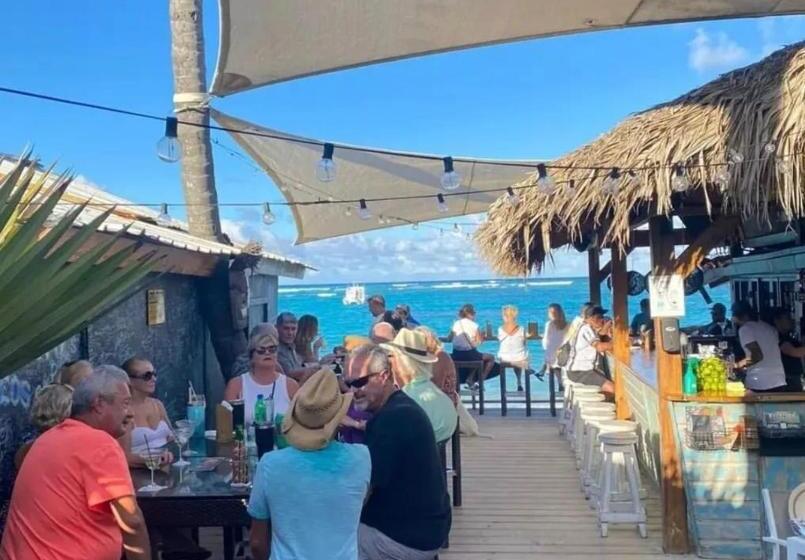 هتل Vacation Studios With Rooftop Pool, Beach Club, Restaurants Playa Los Corales