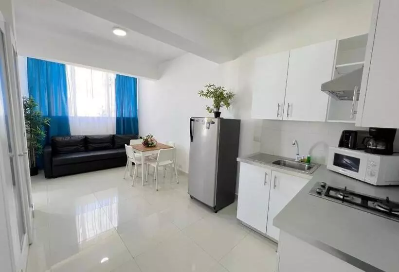 هتل Vacation Studios With Rooftop Pool, Beach Club, Restaurants   Playa Los Corales