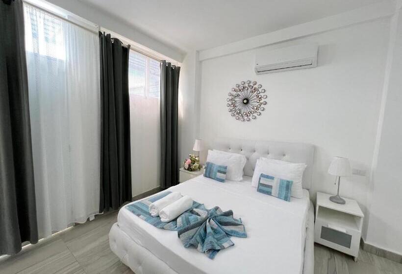 هتل Vacation Studios With Rooftop Pool, Beach Club, Restaurants Playa Los Corales