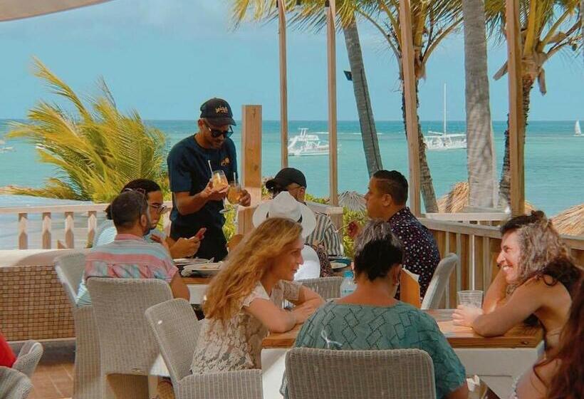 هتل Vacation Studios With Rooftop Pool, Beach Club, Restaurants Playa Los Corales